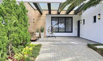 Imagem 4: Casa beira lago mobiliada e decorada com 4 suítes e piscina à venda, 220 m² - Condomínio S