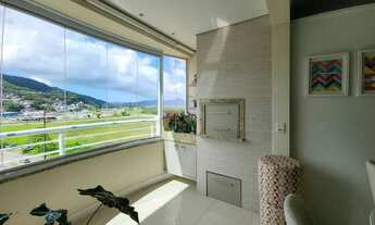 Imagem 4: Apartamento semimobiliado de 2 quartos (1 suíte), sacada com vista para o mar e 2 garagens