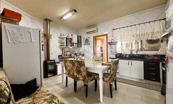 Imagem 6: Casa a venda bairro Fenavinho, com uma sala comercial espaçosa e dois apartamentos, bairro