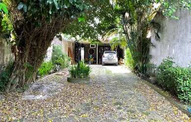 Imagem 3: Casa Ampla de 400m² na Ferreira Pena - 3 suítes, Quintal Arborizado e 8 Vagas