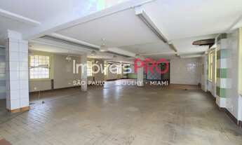 Imagem 6: Predio de tombado , de esquina com grande movimento de pedestre