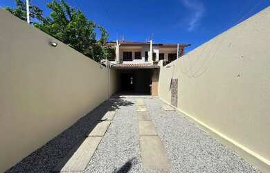 Imagem 2: Excelente casa duplex com 85m² de área construída, composta por sala de estar e jantar, co