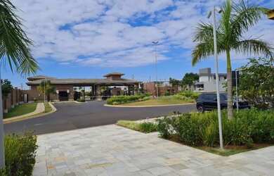 Imagem 7: Terreno bem localizado, condomínio seguro, com casas atualizadas de alto padrão em São Car