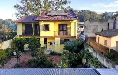 Imagem 2: Casa em Porto Alegre, no bairro Nonoai, com 3 dormitório(s), e 3 banheiros, à venda