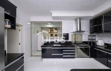 Imagem 4: Apartamento à venda no Setor Bueno, 3 suítes plenas, 2 vagas de garagem, em frente ao Parq