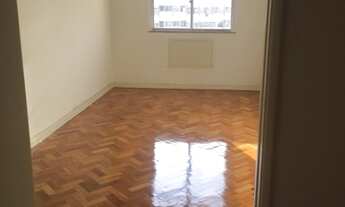 Imagem 2: Aptº Salão, 2 quartos, arejado, cozinha ampla com área de serviço, ótimo estado, piso sint