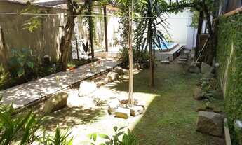 Imagem 6: Lindíssima casa dúplex, com uma belíssima área privativa com piscina e um paisagismo lind