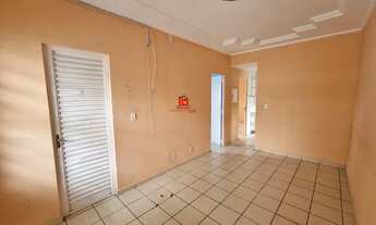 Imagem 5: Casa térrea de esquina com 3 quartos, 1 banheiro social e 1 banheiro de serviço