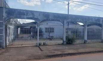 Imagem: Vendo uma casa próximo ao Skate Park