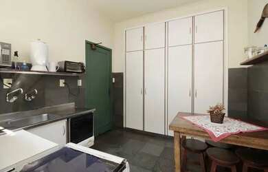 Imagem 3: Sobrado para venda tem 350 metros quadrados com 3 quartos em Pacaembu - São Paulo - SP