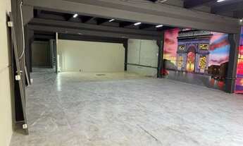 Imagem 2: Locação Comercial - Sala comercial com 550m² com Mezanino e 3 vagas - Balneário Camboriú