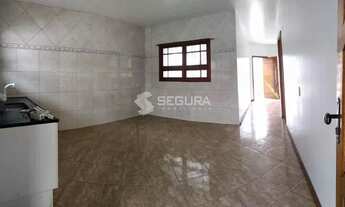 Imagem: Casa de alvenaria em condomínio fechado