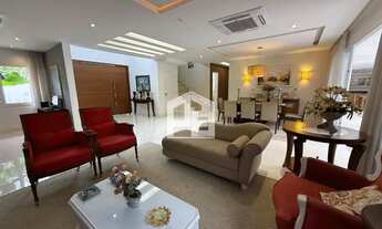 Imagem: Casa triplex com 5 suítes à venda em Barra