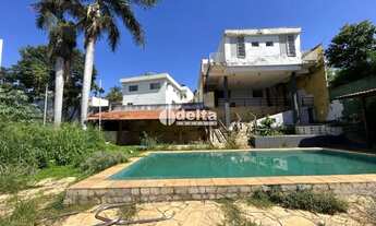 Imagem 2: Casa residencial disponível para locação e venda no bairro Tabajaras em Uberlândia-MG