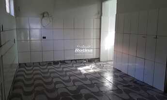 Imagem 3: Cômodo à venda, 4 quartos, 1 suíte, 2 vagas, Santa Mônica - Uberlândia/MG