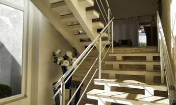 Imagem 3: Lindo Sobrado em condomínio fechado com Piscina ao lado da Pedra Grande para Veda e Locaçã