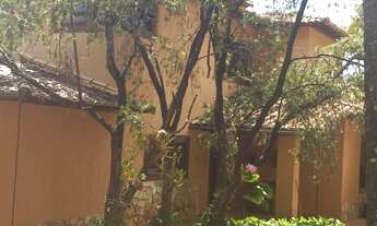 Imagem 4: Casa de condomínio para venda possui 400 metros quadrados com 4 quartos