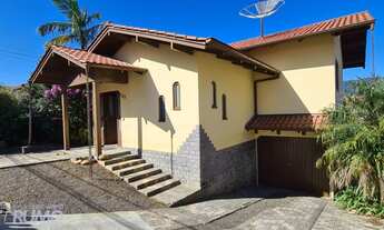 Imagem 2: Casa com 190m² construída sobre terreno de 598m²