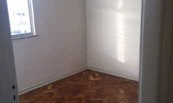 Imagem 6: Aptº Salão, 2 quartos, arejado, cozinha ampla com área de serviço, ótimo estado, piso sint