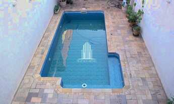 Imagem 4: Ampla casa a venda com 330m², sendo 4 dormitórios, 1 suíte, e 6 vagas na Vila Matilde