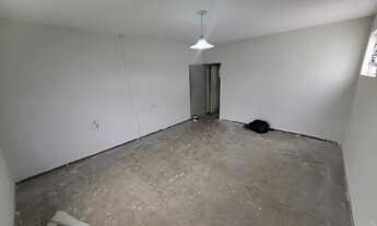 Imagem 3: Vende-se Ampla Casa localizada na Rua Iris Alagoense, nº 859, no bairro do Farol. Localiza