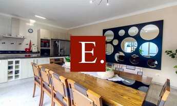 Imagem 5: Casa espaçosa com 6 quartos, 4 vagas de estacionamento e quintal - Aluguel disponível!