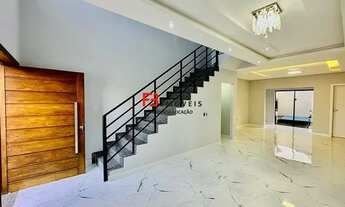 Imagem 2: Sobrado para venda possui 115 metros quadrados com 1 quarto em Mariscal - Bombinhas - SC