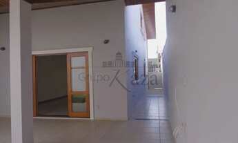 Imagem 3: Casa de condomínio para aluguel possui 296 metros quadrados com 4 quartos