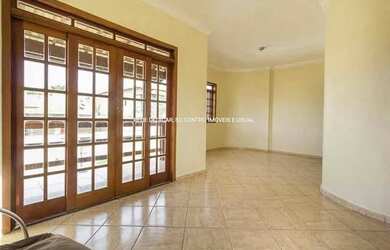 Imagem 2: Casa com 4 dormitórios à venda em Contagem