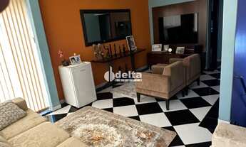 Imagem 2: Casa disponível para venda no bairro Segismundo Pereira em Uberlândia MG