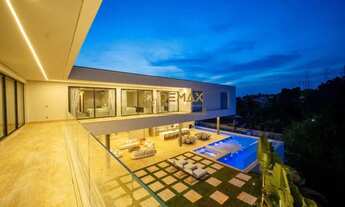 Imagem 2: Casa no Tamboré II com 6 Suítes, avalia permuta