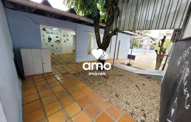 Imagem 7: Casa comercial com amplo terreno para venda no Centro de Brusque!