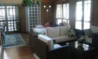 Imagem 2: Casa com lareira e jardim, Parque Nova Jandira, Jandira