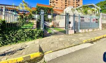 Imagem 2: Casa com pátio e piscina no Centro!!!