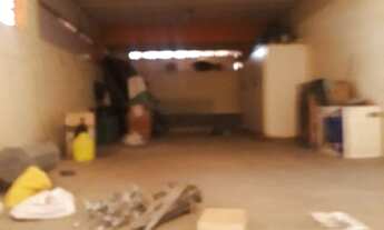 Imagem 4: Casa grande esquina com loja e jardim e garagem