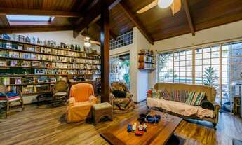 Imagem 3: Casa 03 dormitórios, com suíte, 02 vagas, pátio e piscina no bairro Menino Deus em Porto