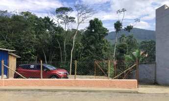 Imagem 7: Terreno em Suzano com córrego de agua no fundo