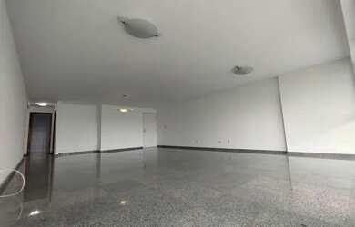 Imagem 2: Apartamento para aluguel possui 234 metros quadrados com 4 quartos em Monteiro - Recife