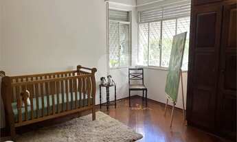 Imagem 2: 3 ds. em 370m2, 2 vagas, R$ 2.300.000,00 - abaixo da avaliação, em rua tranquila e arboriz