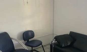 Imagem 6: Sala mobiliada em frente à lagoa