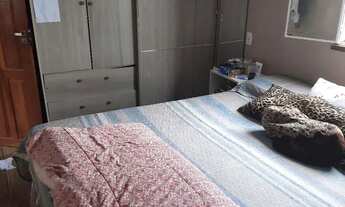 Imagem 7: Casa em baixo mas 2 apartamentos em cima e um ponto na frente