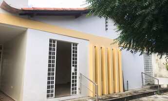 Imagem: Casa para aluguel possui 244 metros quadrados