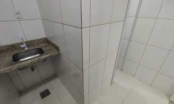 Imagem 7: Loja e sobreloja com portas de aço e portas em blindex, no centro de Macaé