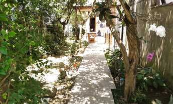 Imagem 2: Lindíssima casa dúplex, com uma belíssima área privativa com piscina e um paisagismo lind