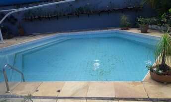 Imagem 4: Casa de condomínio para venda tem 460 metros quadrados com 6 quartos