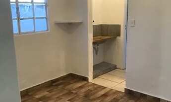 Imagem 3: ALUGO BARRACÃO Casa com 1 dormitório