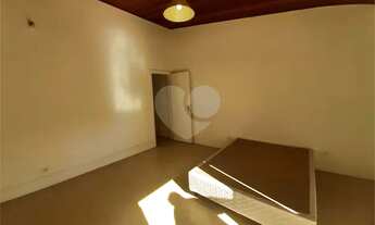 Imagem 7: Casa com 330 m2 subdividida em 3, ideal para famílias grandes