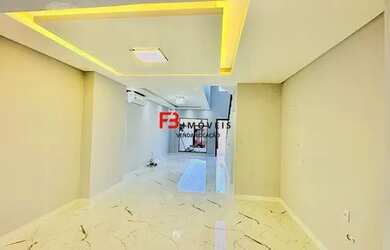 Imagem 3: Sobrado para venda possui 115 metros quadrados com 1 quarto em Mariscal - Bombinhas - SC