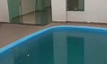 Imagem: Elegante casa com piscina com 3 quartos