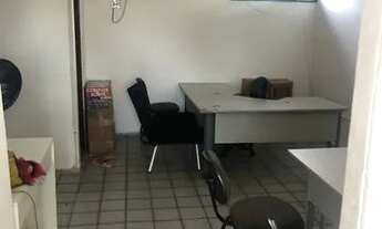 Imagem 3: Sala mobiliada em frente à lagoa